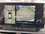 上から丸見えアラウンドビュー!車を真上から見下ろした様な映像を映し出します。これで苦手な車庫入れもラクラク。