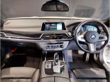 ☆センターパネルを運転席側に僅かに傾けたBMW独特のインパネ☆【駆け抜ける歓び】はここからもスタートしております☆