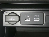 【充電用USB端子】デバイスの充電に便利です。※実際の接続端子は写真で確認or店舗までご気軽にお問合せください♪