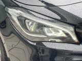 ●LEDヘッドライト:夜間走行時も良好な視界を確保し安心して運転できる高輝度LEDヘッドライトを装備!点灯速度が早く、消費電力も抑えられています。