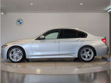 【拘りのFR】BMWが多く採用するFR車。ダイレクトでスポーティな加速感・シャープなハンドリングを実現。縦置きエンジンレイアウトにより、フラットで上質な乗り味です。