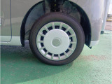 実車は夏用タイヤを装着しています。