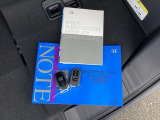 メンテナンスノート【整備記録簿】、取説も揃っています。スマートキーはバッグなどにしまったままボタン操作でエンジンの始動・停止ができて大変便利です。