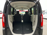 リア席を倒せば広々とした空間の出来上がり、荷物がたくさん載せられますよ。