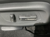 シートはパワーシートになっています。ポジションを快適な位置に調整できますよ。