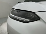 LEDヘッドライトは、点灯の瞬間から最大光量を発揮し、突然暗くなるトンネルなどでの安定感を高めます。