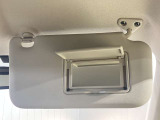 【運転席サンバイザー】鏡が付いているのでメイク直しなどにも便利★
