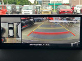 360&deg;ビューモニターでは、両サイドとフロント、バックカメラの合成で、あたかも上空から見下ろした様に周囲を確認して頂けます。駐車場だけでなく、T字路等でも活躍のアイテムです!