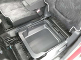 取り出しやすく、しまいやすい収納スペースが満載です。ティッシュやペットボトル等、用途に合わせた収納が可能ですので、使い方はあなた次第!