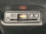 ハンドルの左下にETCがついています。高速道路の料金所の通過も楽々です。 カードの取り出しもしやすい場所についています。