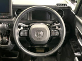 【純正革巻きステアリング】上質な革を使用することで、手にしっかり馴染みとても運転しやすいハンドルです♪