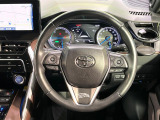 【ステアリングヒーター】冬場に冷たくなりやすい革巻きステアリングを、スイッチ一つで素早く適温に!エアコンよりも早く温まってくれるので、寒い日の運転も快適になりますね♪