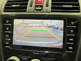 【バックカメラ】運転席から画面上で安全確認ができます。駐車が苦手な方にもオススメな便利機能です。