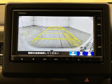 【バックカメラ】リバースにするだけで映ります、後方の安全確認や、狭い駐車場での車庫入れ、雨の日や夜間など視界の悪い時に便利です!安全にバックする為には欠かせない装備です。