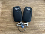 【スマートキー】 スマートキーを携帯していれば、ドアハンドルのボタンを押すだけでロックの解除ができます。