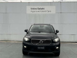 特徴的なT字型のLEDデイタイム・ランニング・ライトは一目でボルボ車とわかる新しいデザインアイコンです。