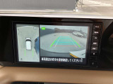 空から見下ろしているような視点で周囲を確認できるアラウンドビューモニター。駐車時にとても便利です。