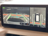 アラウンドビューモニター装備!空から見ているような映像によって不慣れな場所での車庫入れや縦列駐車等はもちろん狭い道でのすれ違いも安心していただけます♪