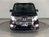 とっても明るいディスチャージヘッドライト(HID)です。 また、フォグライトもついています!