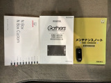スマートキーは鍵をバッグに入れたままでもドアロックの開閉やエンジンのON・OFFができます。夜間や雨の日も鍵を探さなくて良いので便利です。
