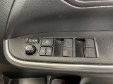 パワーウィンドウスイッチで運転席から全席の窓の開閉ができます♪