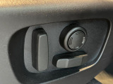 電動パワーシートですので運転中のシート調節も安全に行えます。微調整も可能ですのであなただけのドライビングポジションを実現します。
