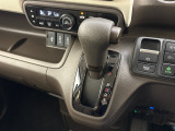 運転のしやすいシフトレバー。