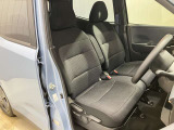 【運転席・助手席転席】運転席の足もともゆったりで長距離ドライブでも快適に★