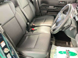 【フロントシート】運転席は必ず使用する部分ですので、座り心地が重要です★ぜひ一度ご体感下さい★