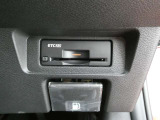 純正ETC2.0付 料金所もスムーズに通れ、割引料金の適用もあります。ビルトインできれいに収まっており、見た目もスマートです。