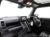 ダイハツのお店では、ダイハツ車を知り尽くしたプロフェッショナルが、専用の診断機器を使って各システムを点検しております。