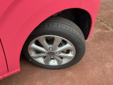 155/65R14タイヤ+専用アルミホイールです。スタッドレスタイヤや各種オプションのご注文も承っております(^^)!