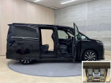 狭いスペースでも、隣の車を気にせず開閉出来るスライドドア。どんな場所でもドアを十分に大きく開くことが出来るので乗り降りや荷物を載せるのに便利です。