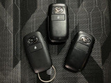 スマートキー機能を有しています!ドアロックの開閉やエンジン始動時にキーをポケットやカバンなどに携帯していればキーを挿さなくてもそのまま手ぶらで可能です!!