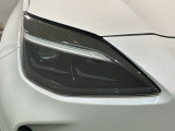 LEDヘッドライトは、点灯の瞬間から最大光量を発揮し、突然暗くなるトンネルなどでの安定感を高めます。