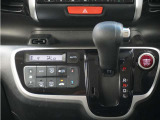 フルオートエアコン搭載。好みの温度に設定するだけで、風向や風量を自動でコントロール!いつでも快適な車内環境に。