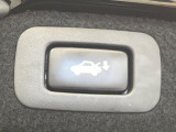 【パワーバックドア】スマートキーや運転席のボタンを押すだけでリアゲートが自動で開閉します!荷物を持っている時や、高い位置にあるバックドアを閉める際に便利な機能です♪