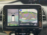 上から丸見えアラウンドビュー!車を真上から見下ろした様な映像を映し出すアラウンドビューモニター。これで車庫入れもラクラク。