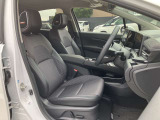 納車時にメンテナンスノートをお渡しします。おクルマの点検整備や保証内容がきちんと記録されているから安心です。メンテナンスは安心と信頼の日産サービス工場で。