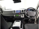 オシャレなインテリアで運転する気分も盛り上がりますよね^^