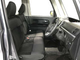 見通しのよいすっきりとした視界で、誰でも運転しやすいです。運転のしやすさは疲れにくさにも繋がりますよ♪