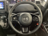 ハンドルにHondaセンシング系のクルーズコントロールやレーンキープアシストなどのスイッチと、オーディオの操作スイッチが装備されています。ハンドルから手を離さず安全に操作できます。