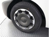 かっこいいホイールですね。 車のイメージを大きく左右するホイール部分はコダワリを持ちたいですね。