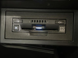 【ETC】有料道路を利用する際に料金所で停止することなく通過できる、ETC車載器(ノンストップ自動料金収受システム機器)が装備されています。セットアップを行うことで利用可能になります。