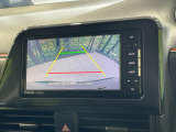【バックカメラ】駐車時に後方がリアルタイム映像で確認できます。大型商業施設や立体駐車場での駐車時や、夜間のバック時に大活躍!運転スキルに関わらず、今や必須となった装備のひとつです!