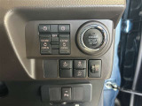 両側パワースライドドアです。両手が荷物でいっぱいの時、どちらからでもドアの開閉がラクラクです♪安全装置も付いているので、お子様の乗り降りも安心の便利機能です。