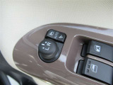 駐車時や狭い道でのすれ違い時に気を使うミラー。電動格納式ドアミラーはそんな時に便利です。