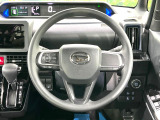 インテリアに合わせたデザインのステアリングは、運転される方のことも考え、運転しやすい形状、大きさです。是非一度、実際に触ってお確かめください。