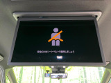 【フリップダウンモニター】大画面モニターで後席でもエンタメをお楽しみいただけます。小さなお子様にも大人気の装備です♪