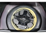 最近のクルマはパンク修理キット搭載車が多いですがスペアタイヤ仕様♪